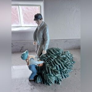 Sweet Grandeur Noel’s father and son Christmas tree figurine in great condition.